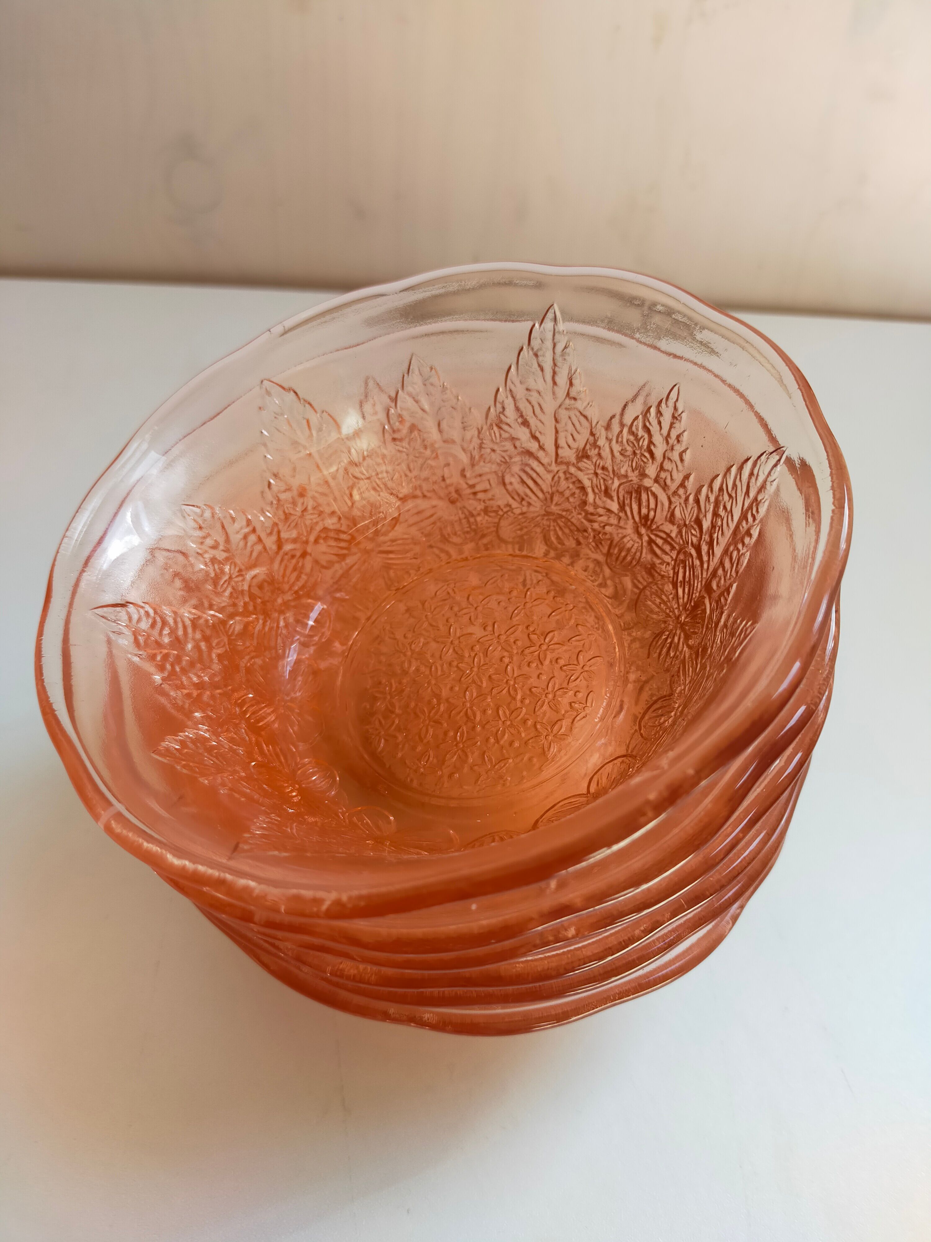 Bowls engraved flowers and signed