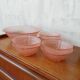 Ensemble de bols en verre dépoli rose
