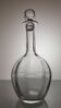 Carafe en verre décor gravé