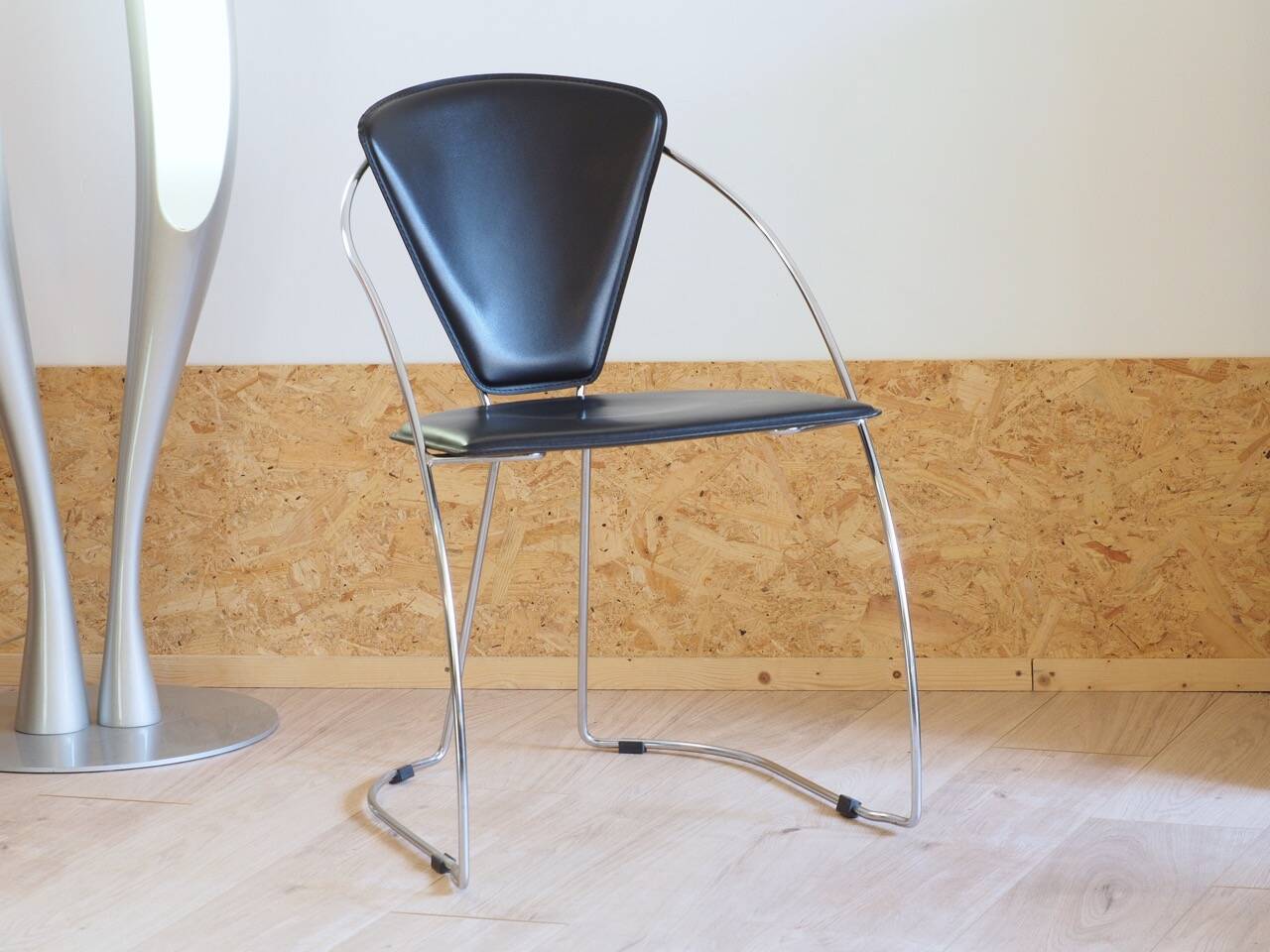 Linda chair in metal and leather by arrben