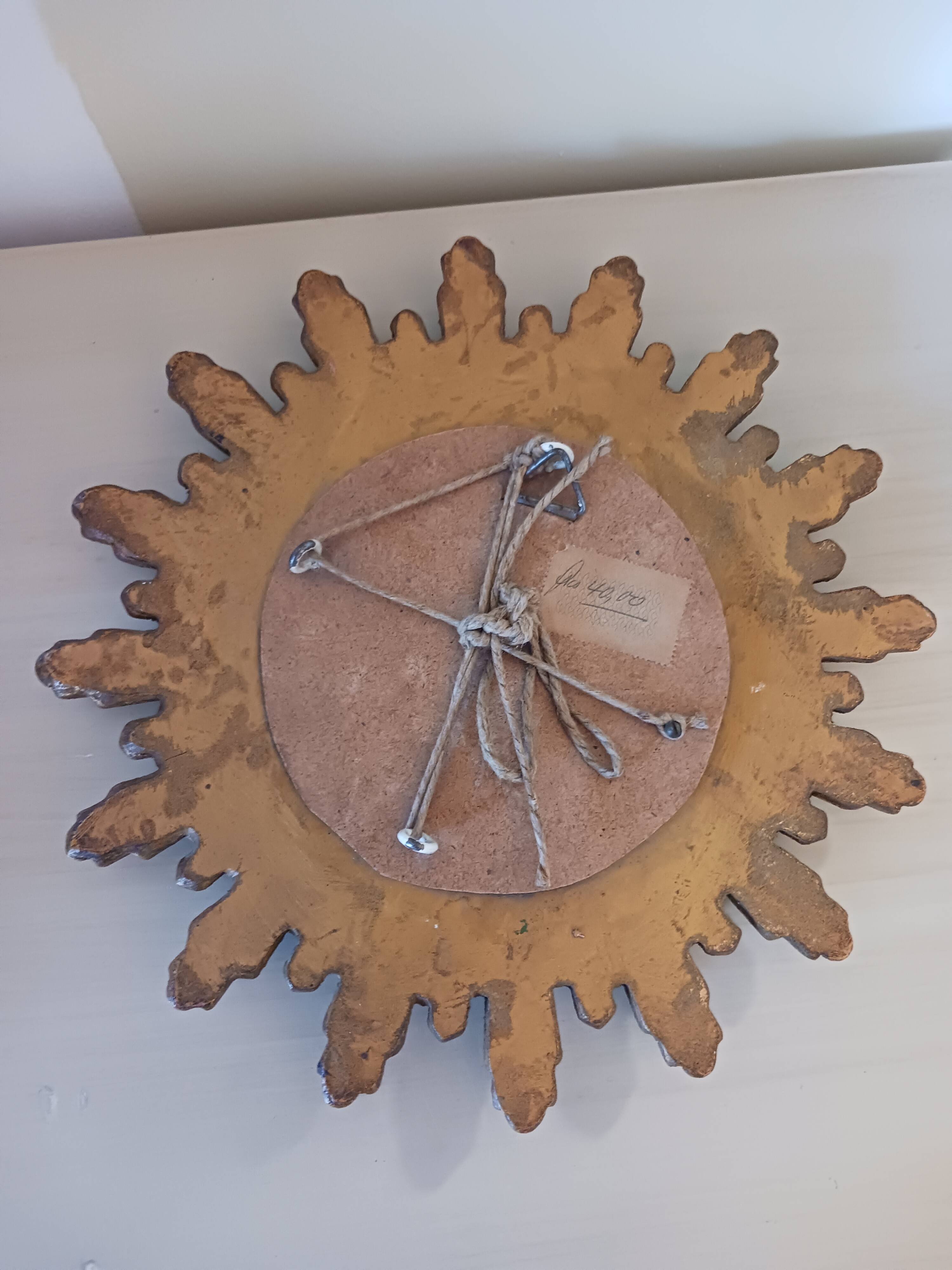 Miroir soleil vintage , en bois doré .