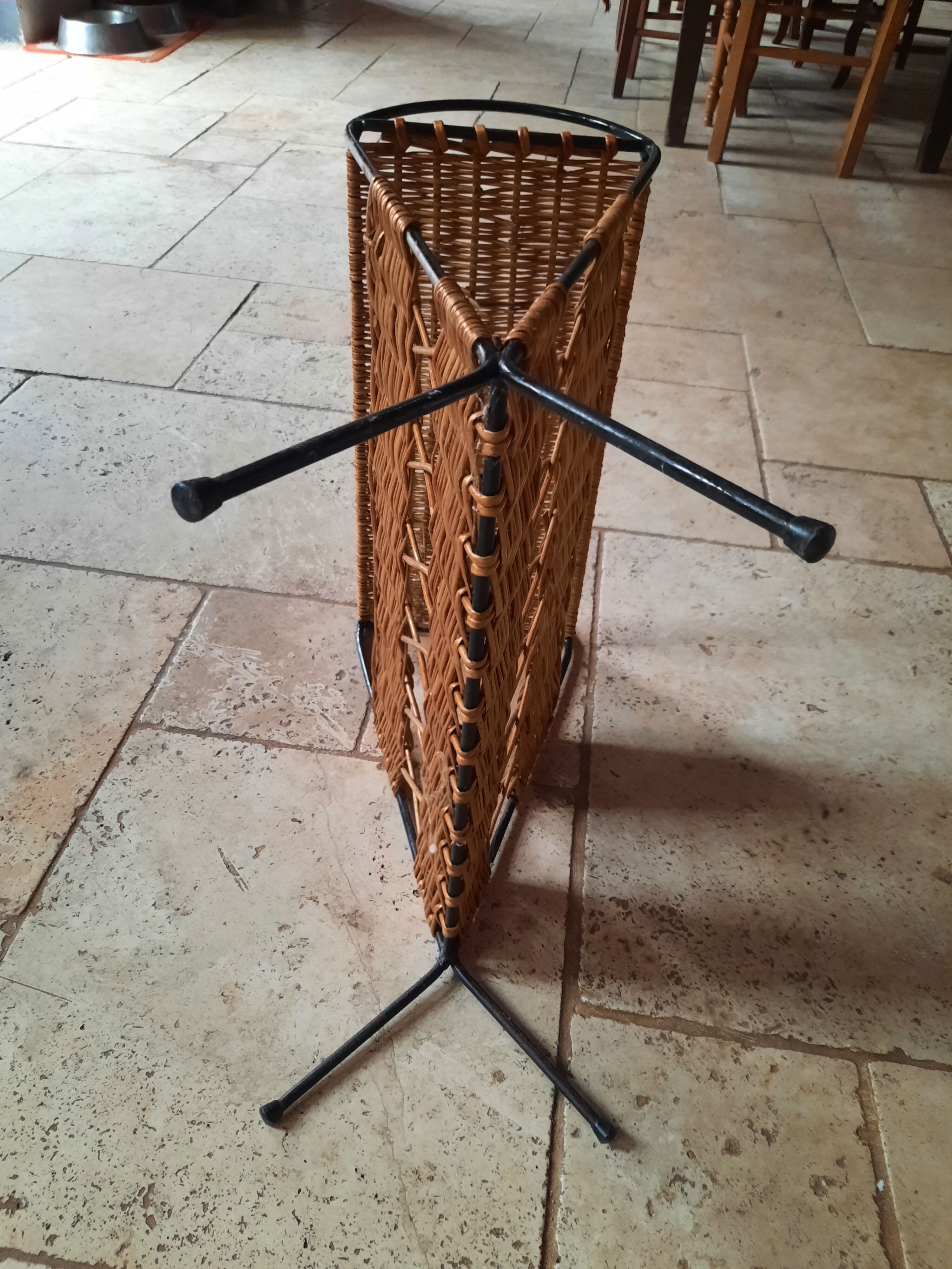 Wicker magazine harness