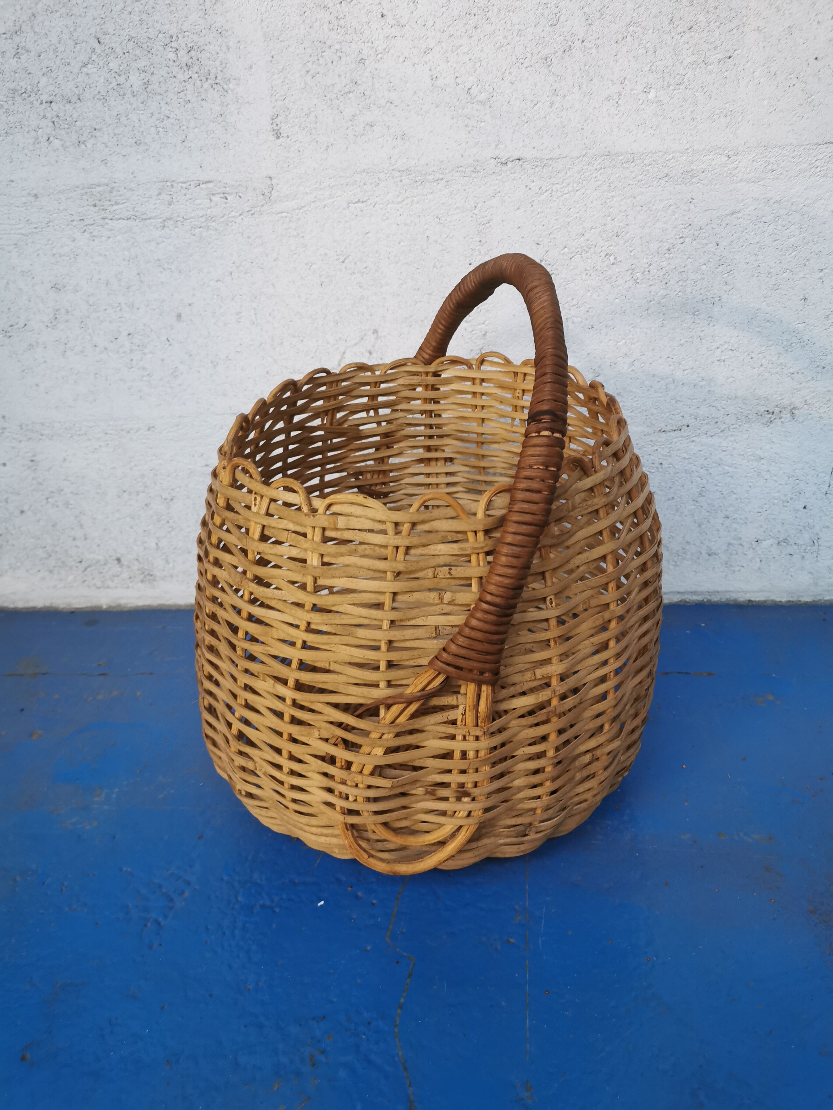 Rattan round basket