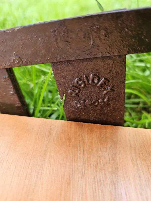 Ancien casier à pomme de terre restauré en étagère