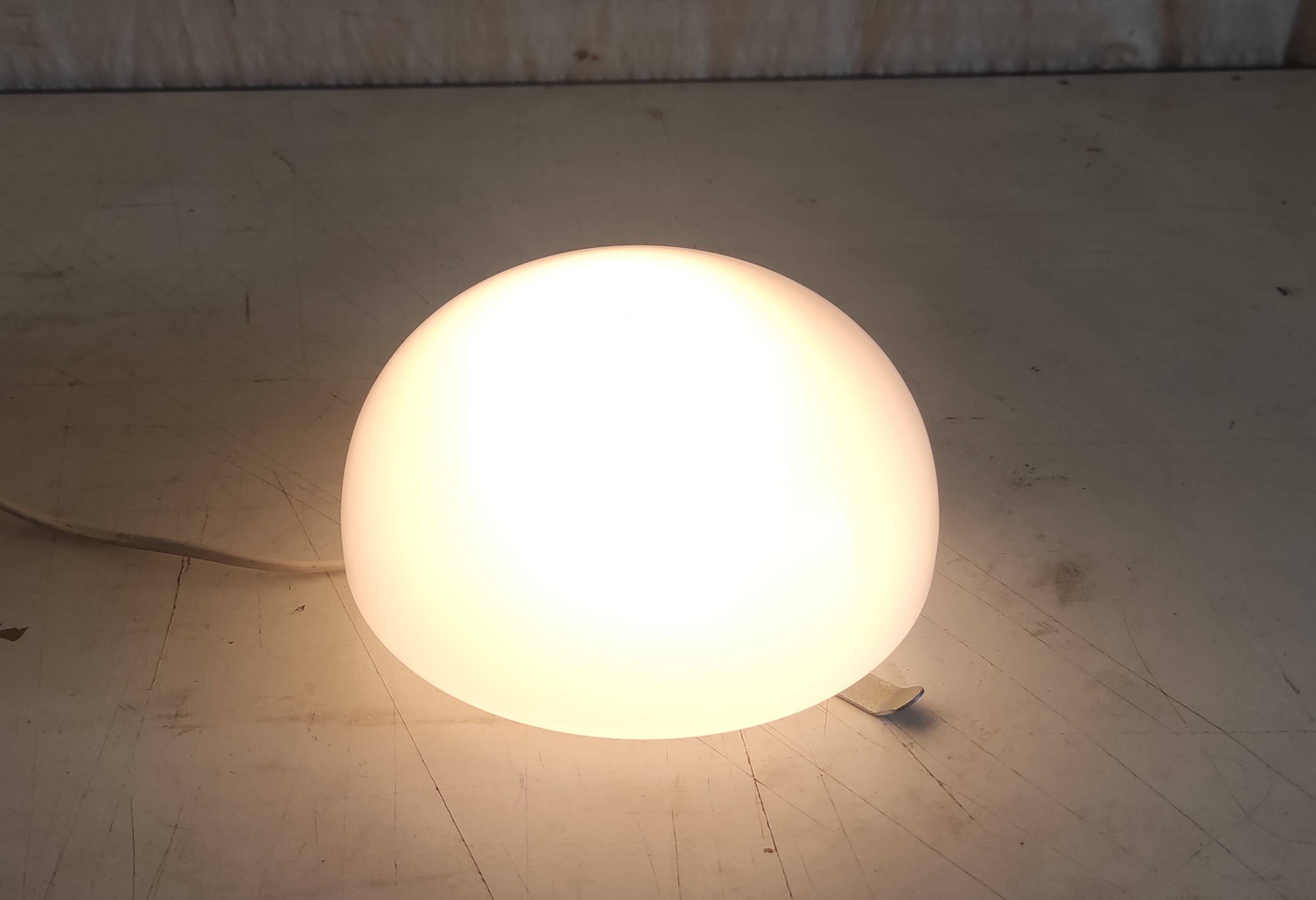 Plafonnier, applique globe opaline - mid. XXeme