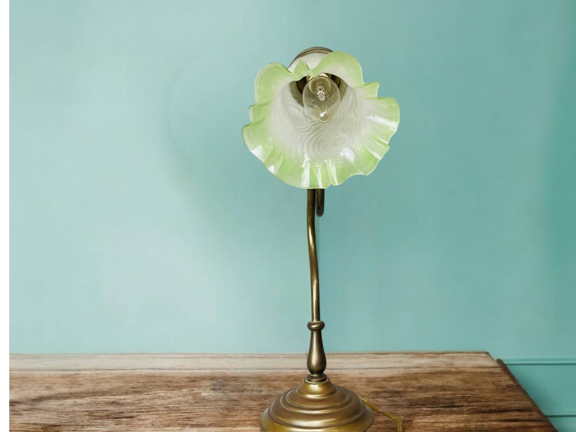 Portuguese 1930s green tulip glass table lamp
