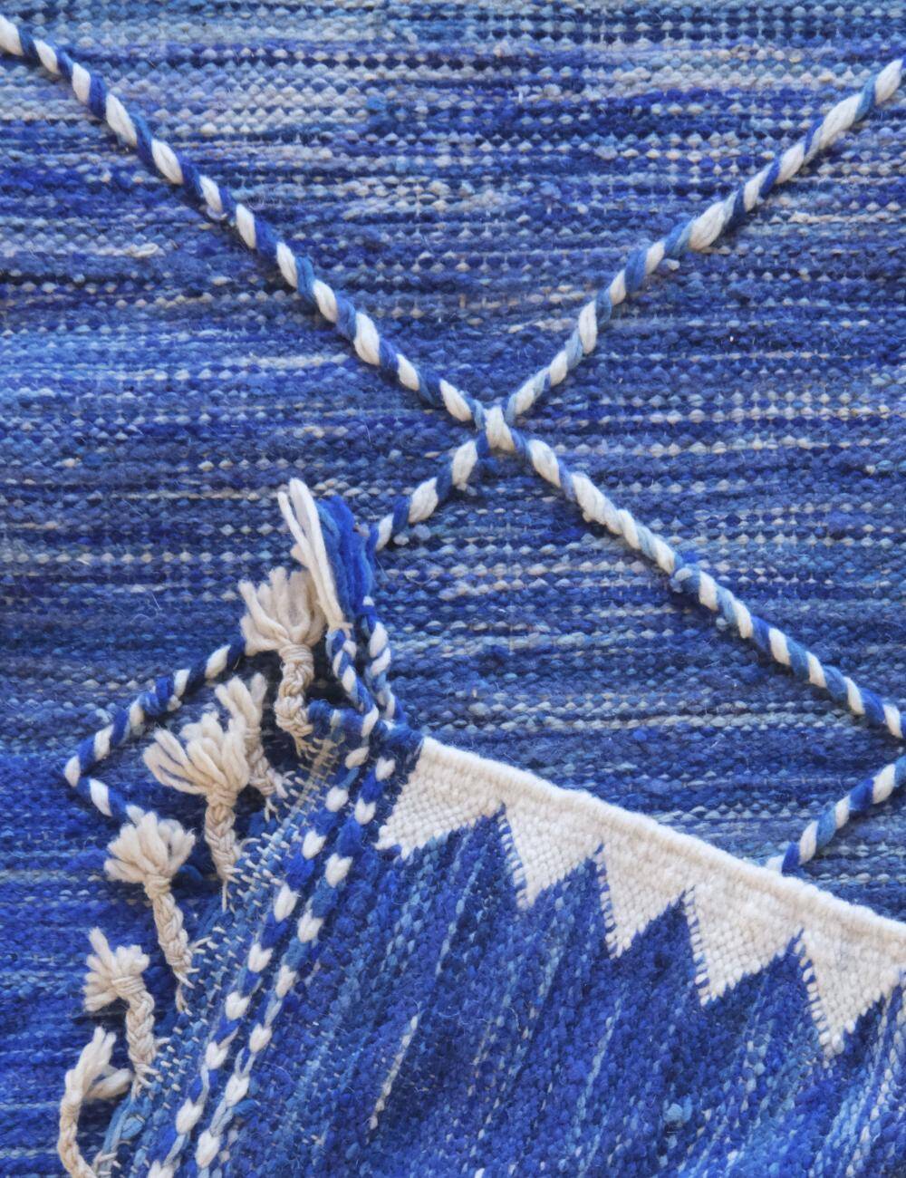Tapis de couloir bleu