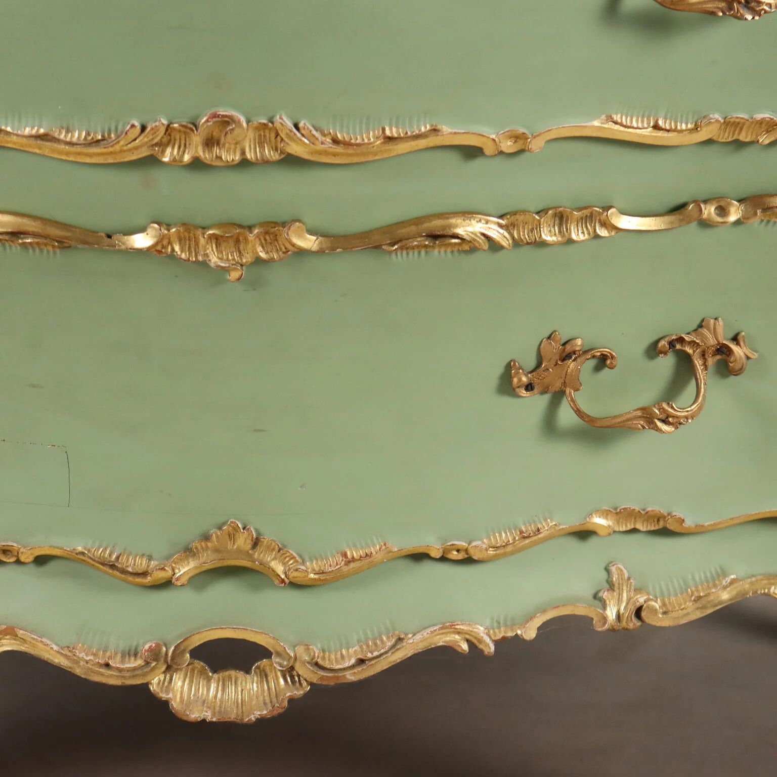 Commode ancienne style baroque en bois laqué XXe siècle