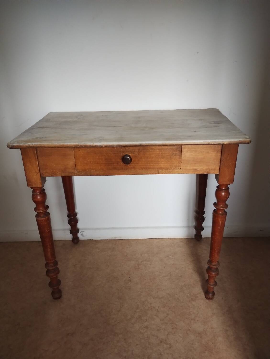 Desk with turned legs