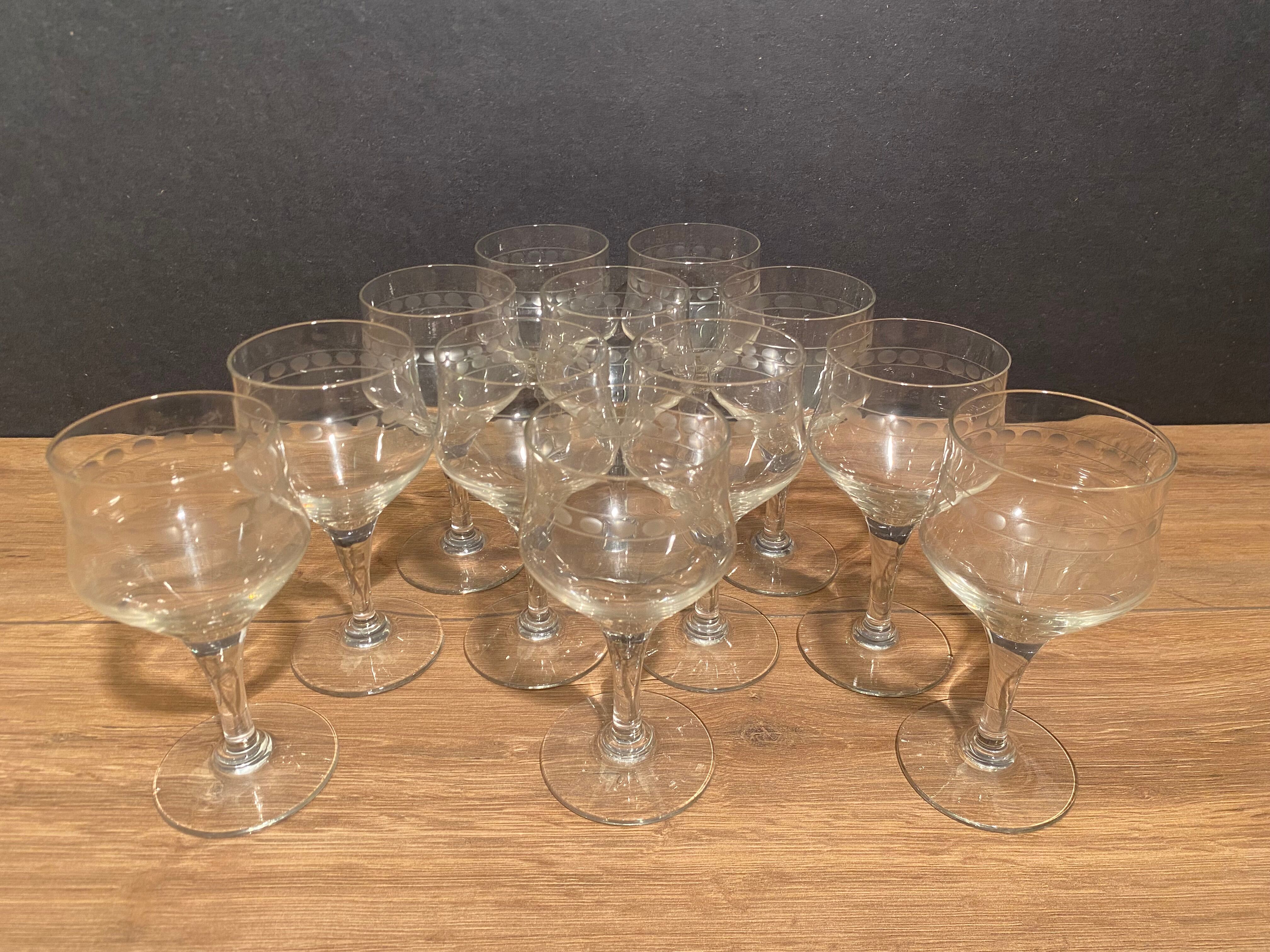 Suite of 12 glasses with feet in cut glass mid-twentieth century
