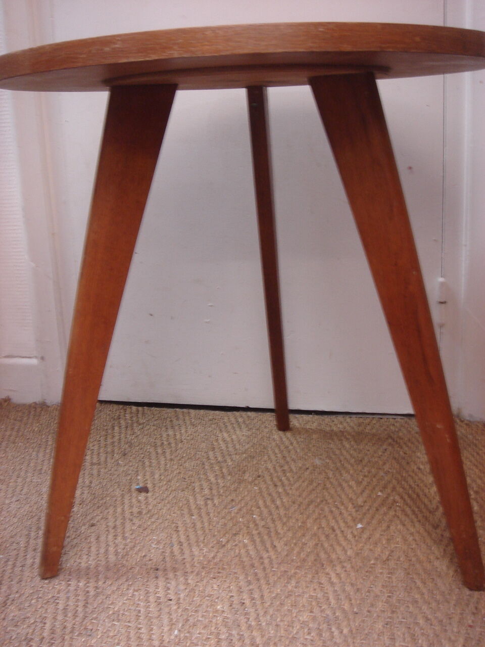 Round table in light oak with scandinavian tripod foot of 1960