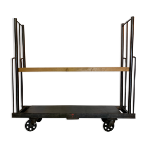 Chariot d’usine en acier