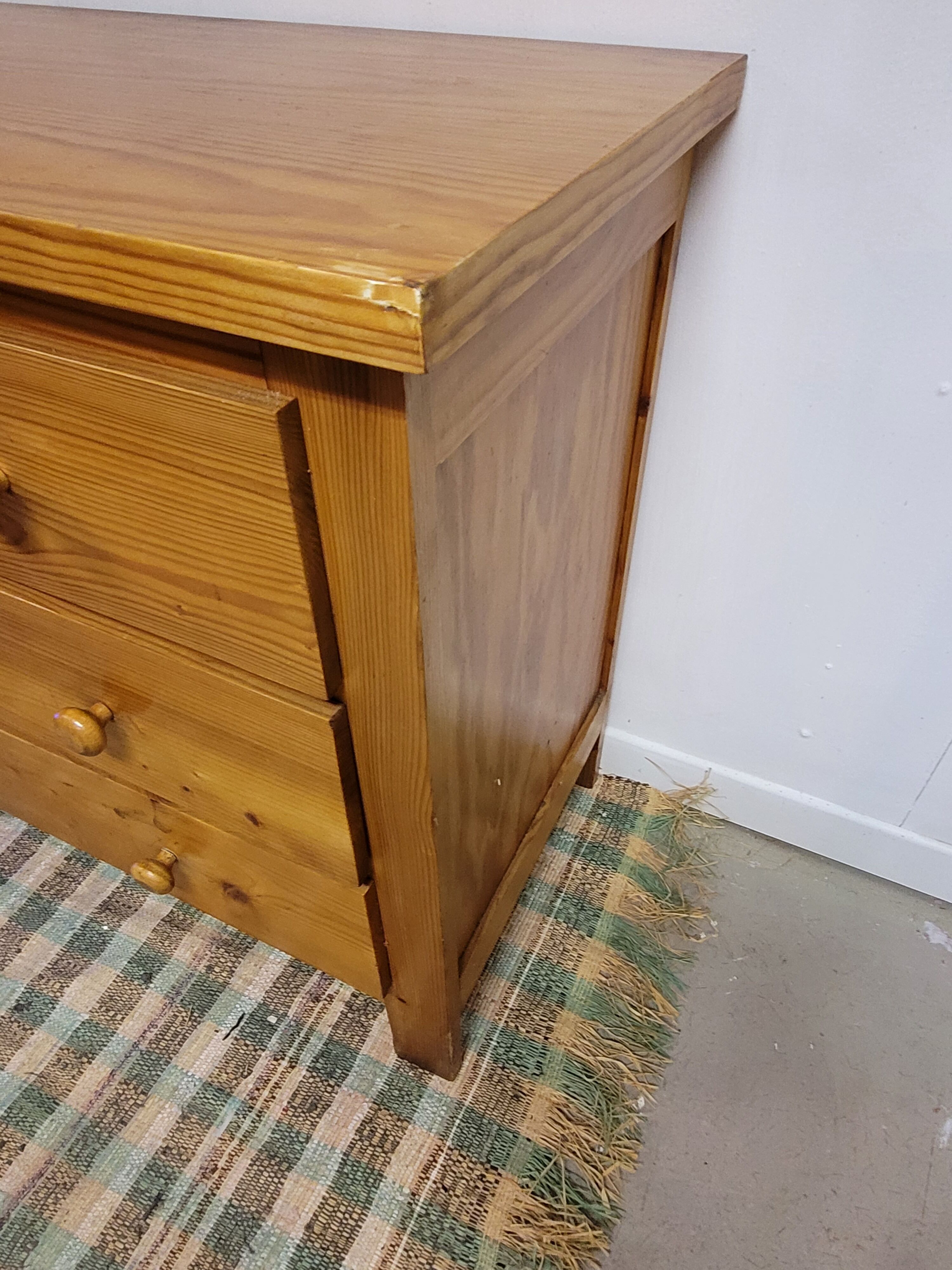 Pine chest of drawers