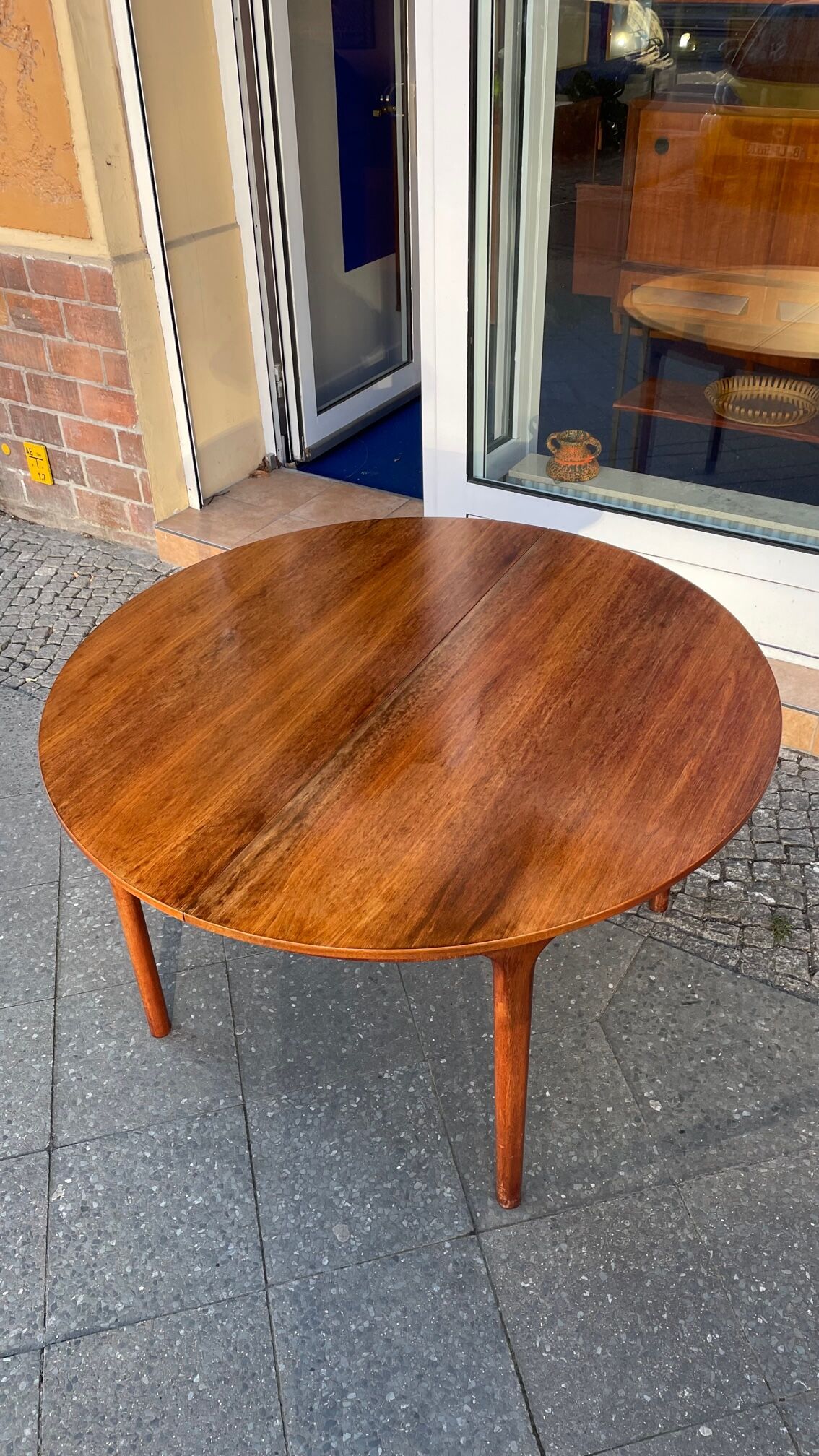 Round Extendable Dining Table McIntosh Edition 1960s Rosewood
