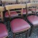 Lot de 12 chaises bistrot TON en bois et skaï rouge vintage.