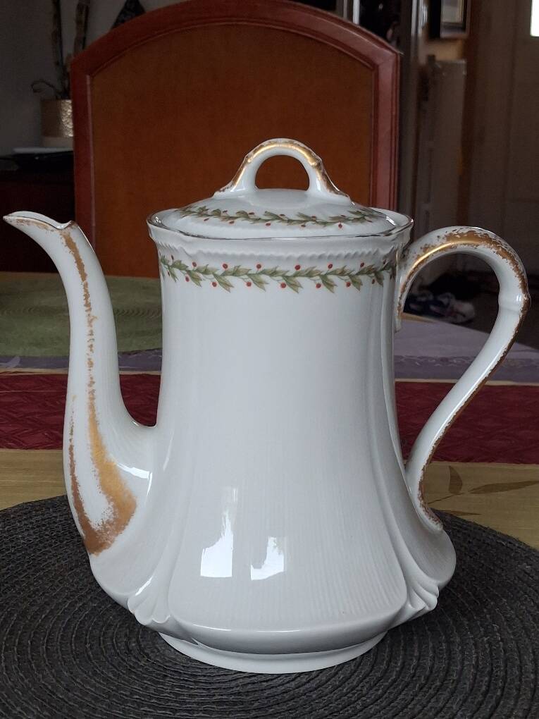 Old coffee pot / teapot in Limoges porcelain