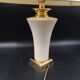 Belle lampe de table laiton et porcelaine du milieu du siècle maison le dauphin