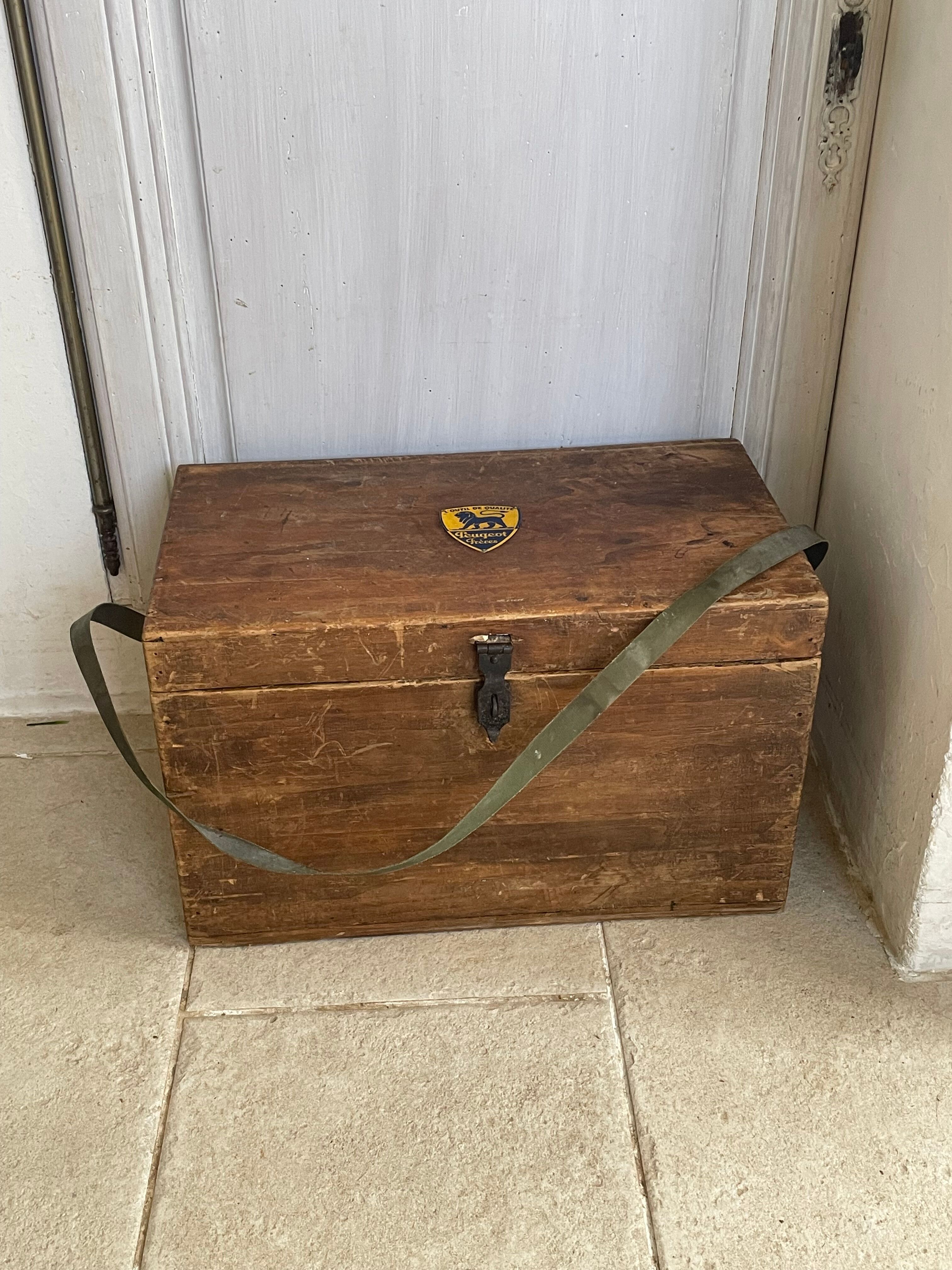 Wooden trunk Peugeot brothers