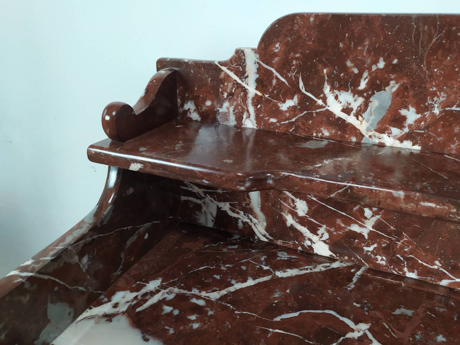 Burgundy marble dressing table