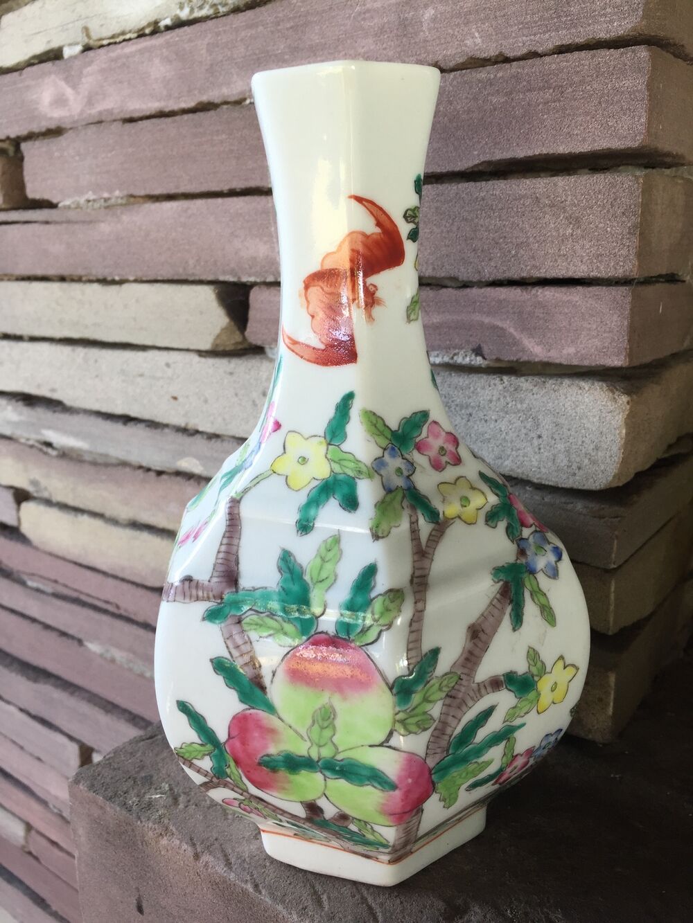 Hexagonal china porcelain vase xix th peches and 3 babs