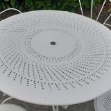 Garden furniture 1 table 4 armchairs in old white wrought iron.