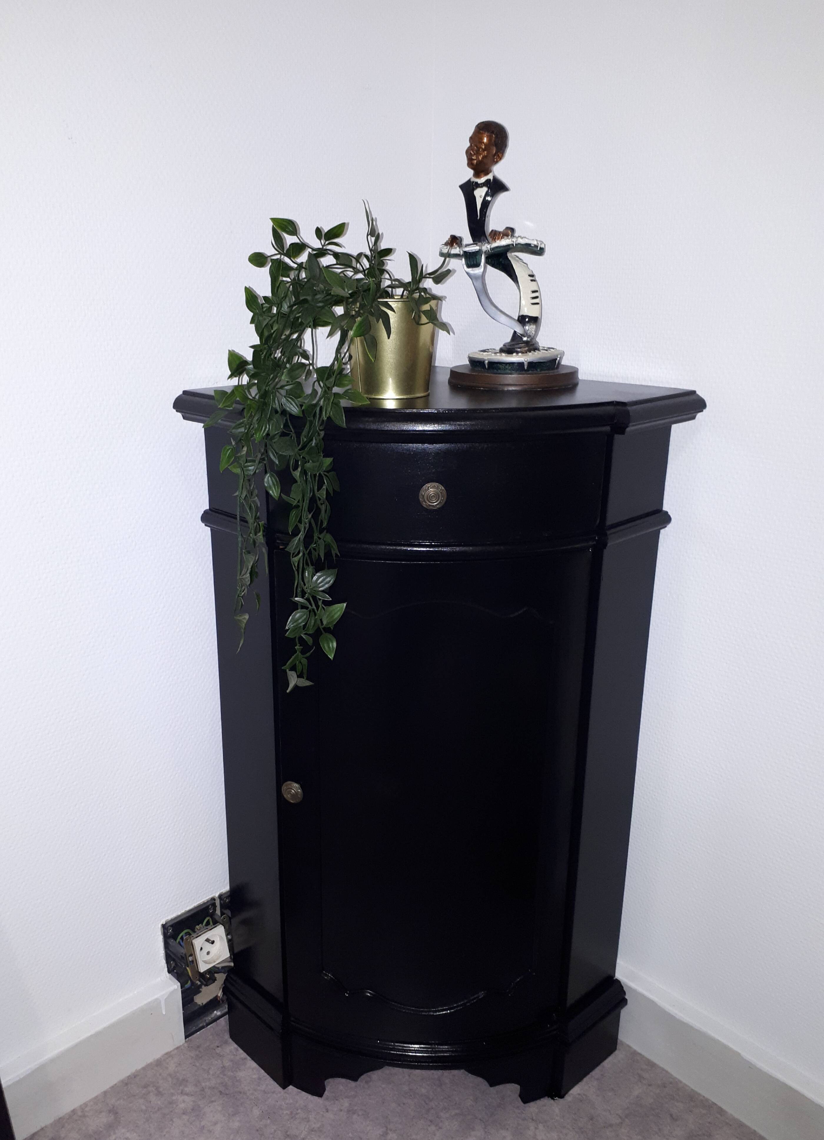 Corner furniture neckline, Italy