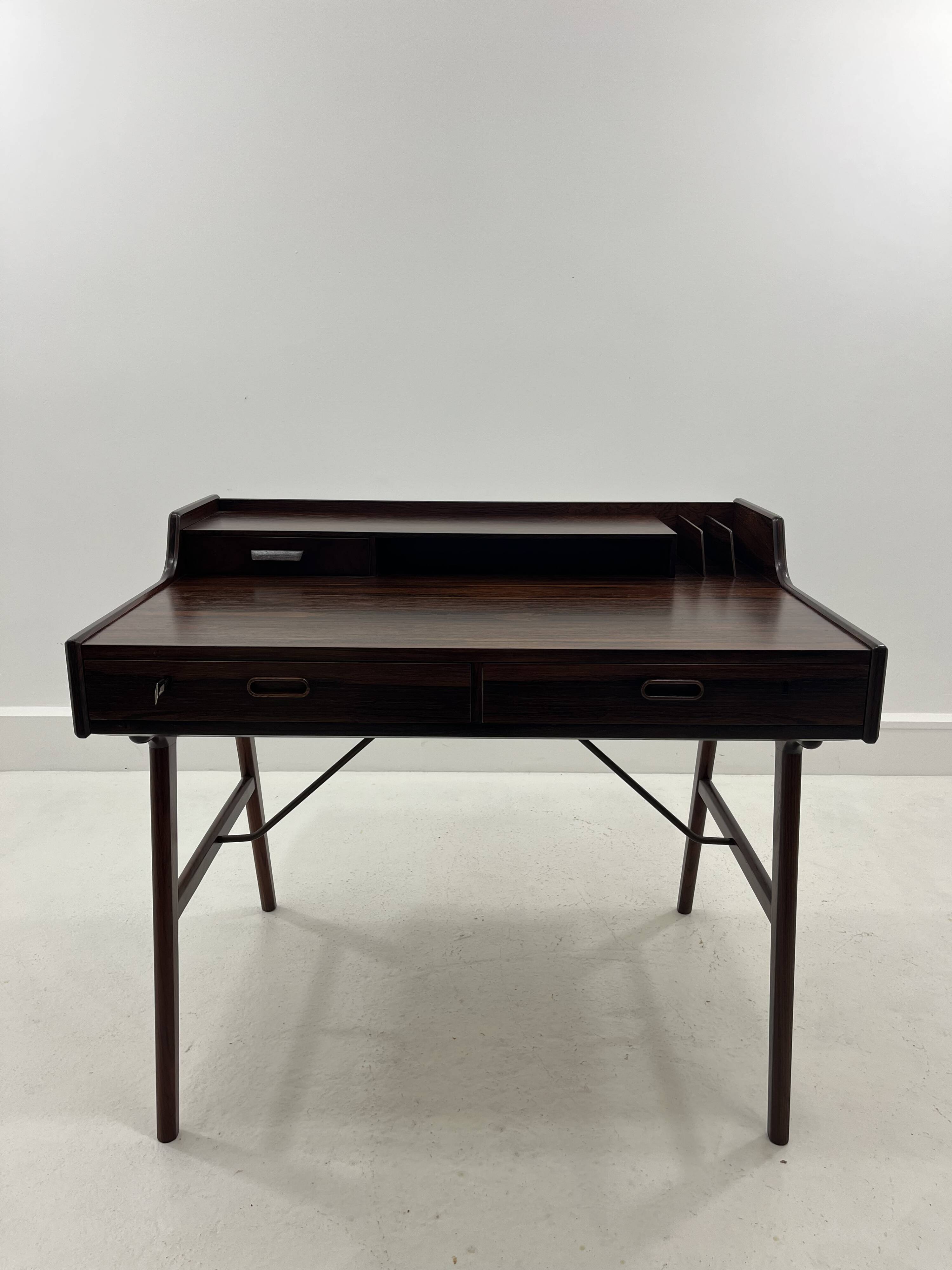 Bureau danois modèle 56 en palissandre par Arne Wahl Iversen pour Vinde Mobelfabrik