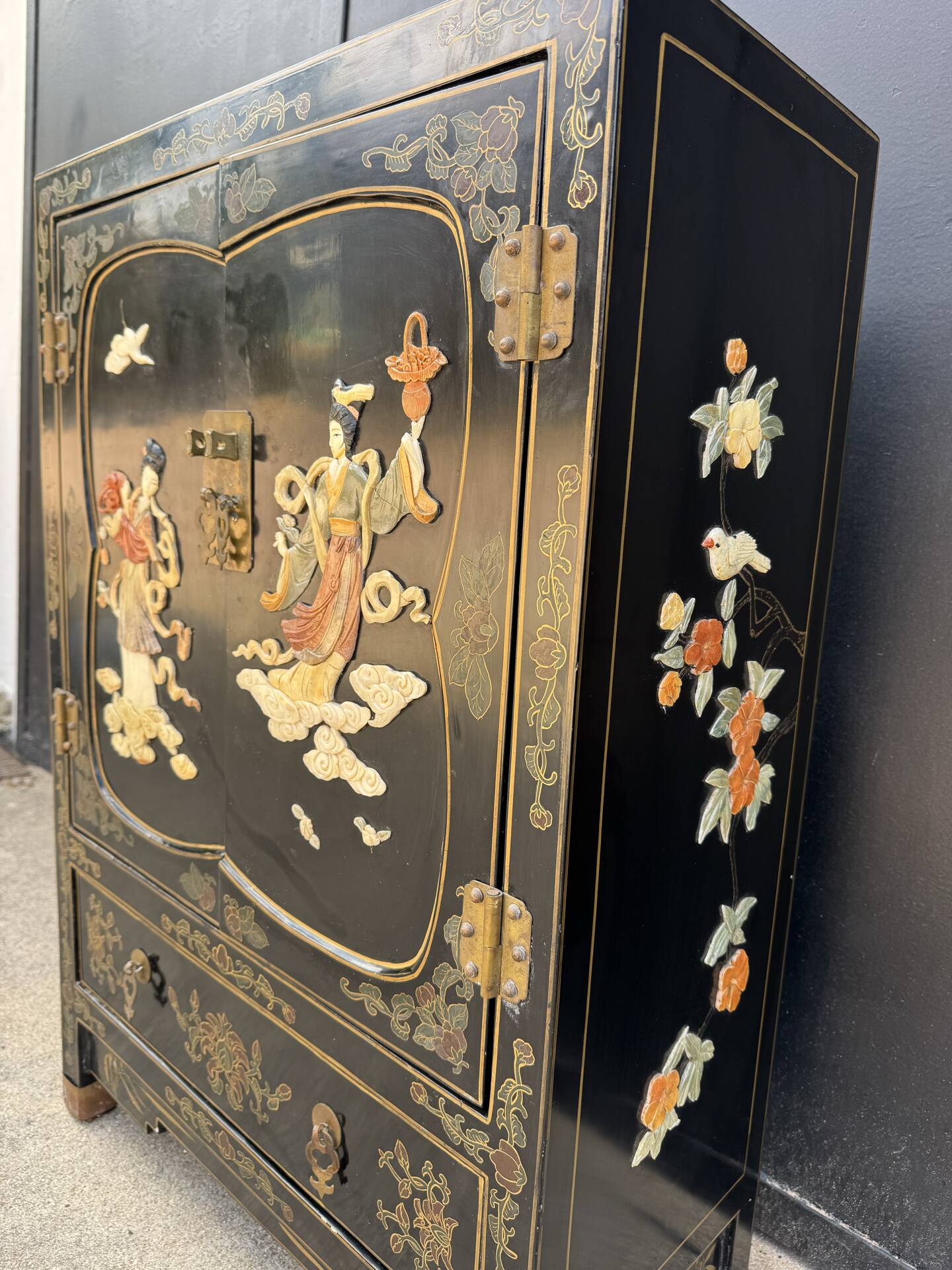 Vintage lacquered Chinese furniture Tianjin