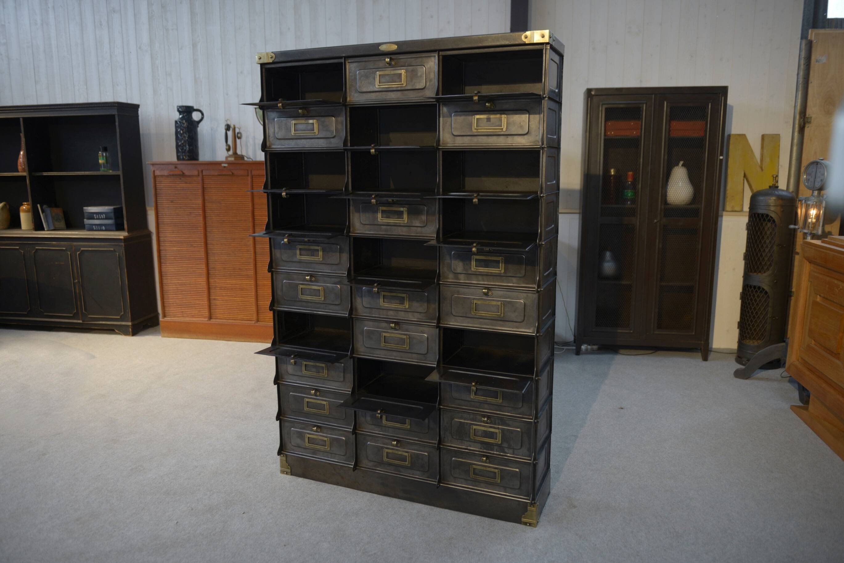 Meuble à clapets strafor travail français vers 1920's