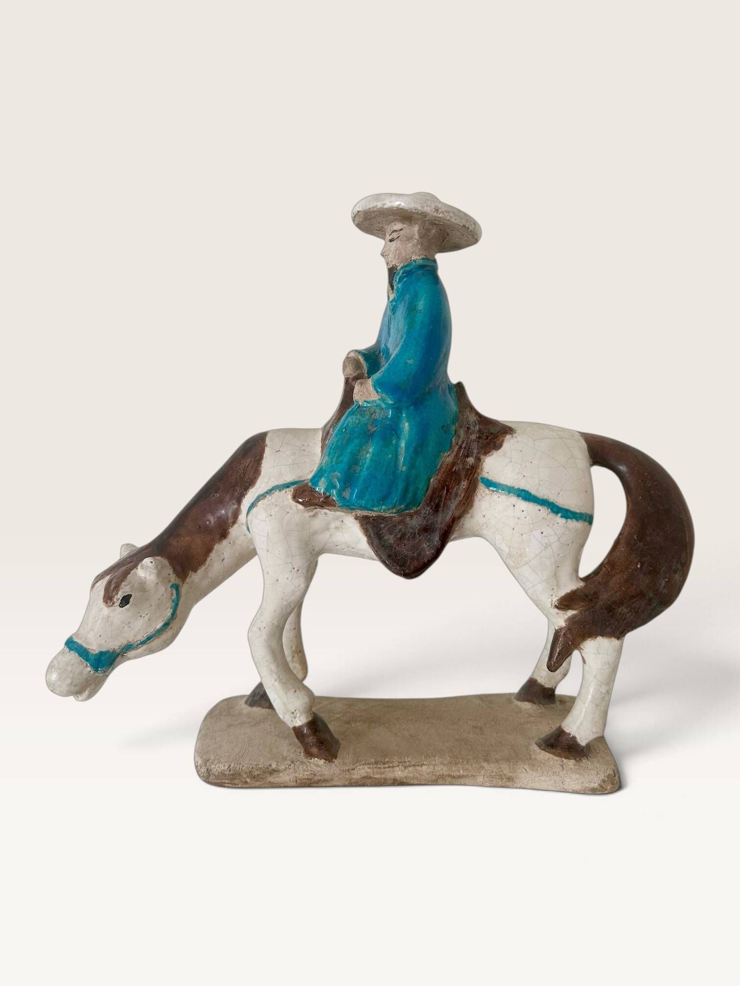 Cheval et cavalier chinois en terre cuite émaillée, XXe