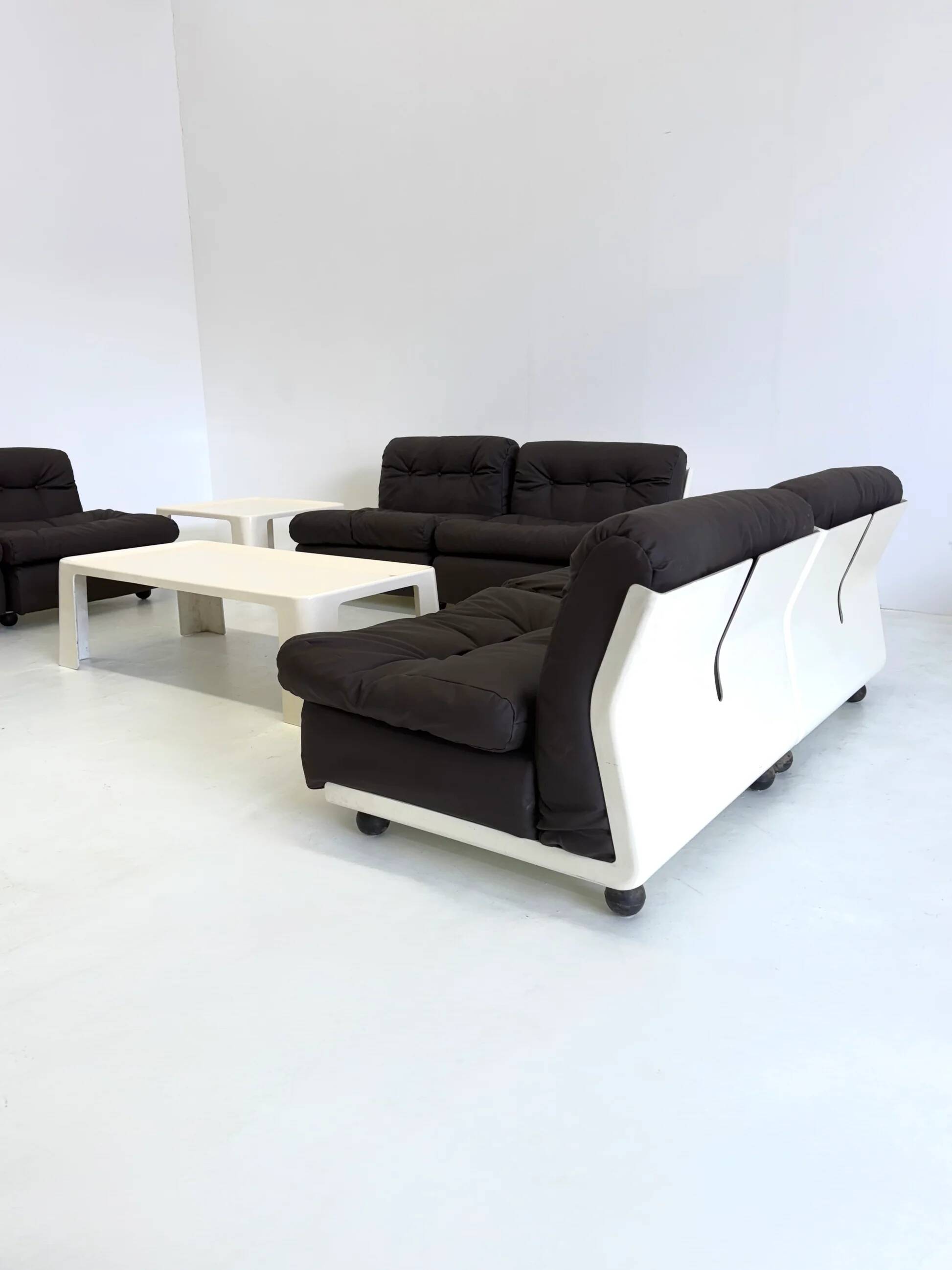 Ensemble canapé/fauteuil modulable Amanta de Mario Bellini pour C&B Italia, coloris marron foncé