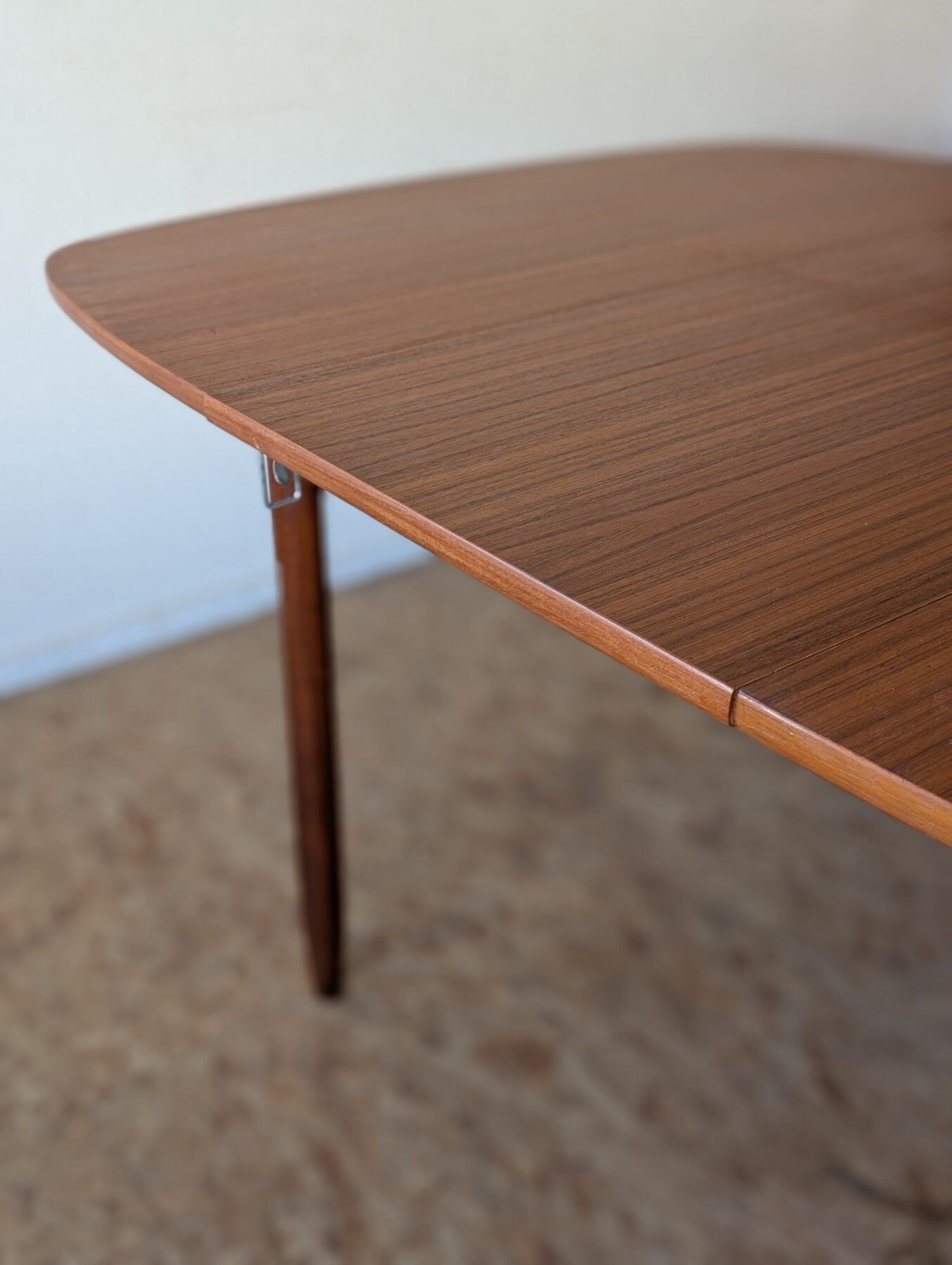 Table carrée teck scandinave extensible années 60