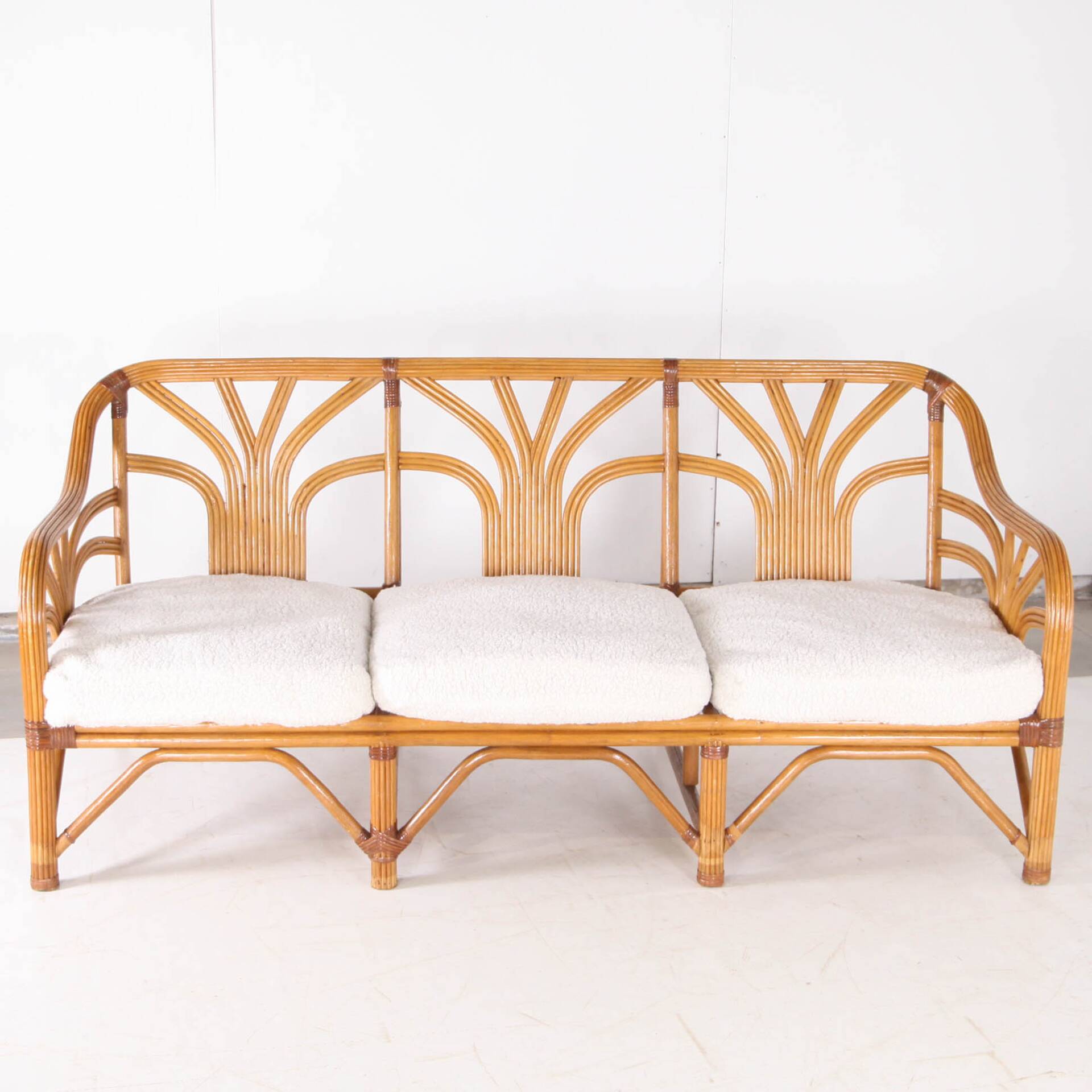 Vintage rattan lounge