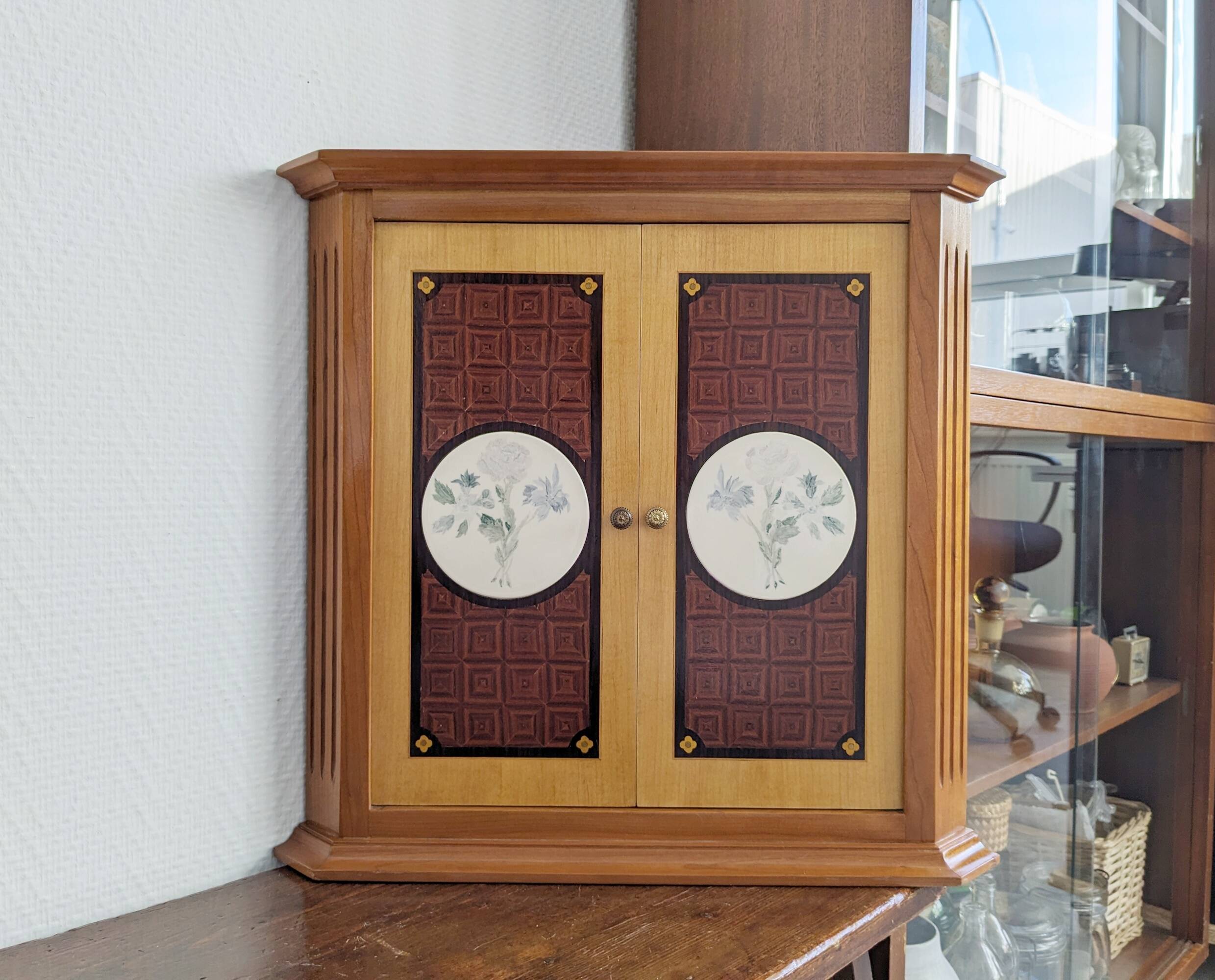 Wall cabinet with inlays, corner cabinet