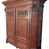 Large oak wardrobe from the early 18th century.