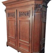 Grande garde-robe en chêne début 18e s.