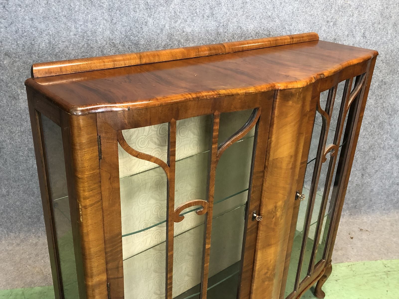 Walnut chippendale showcase - 1930s