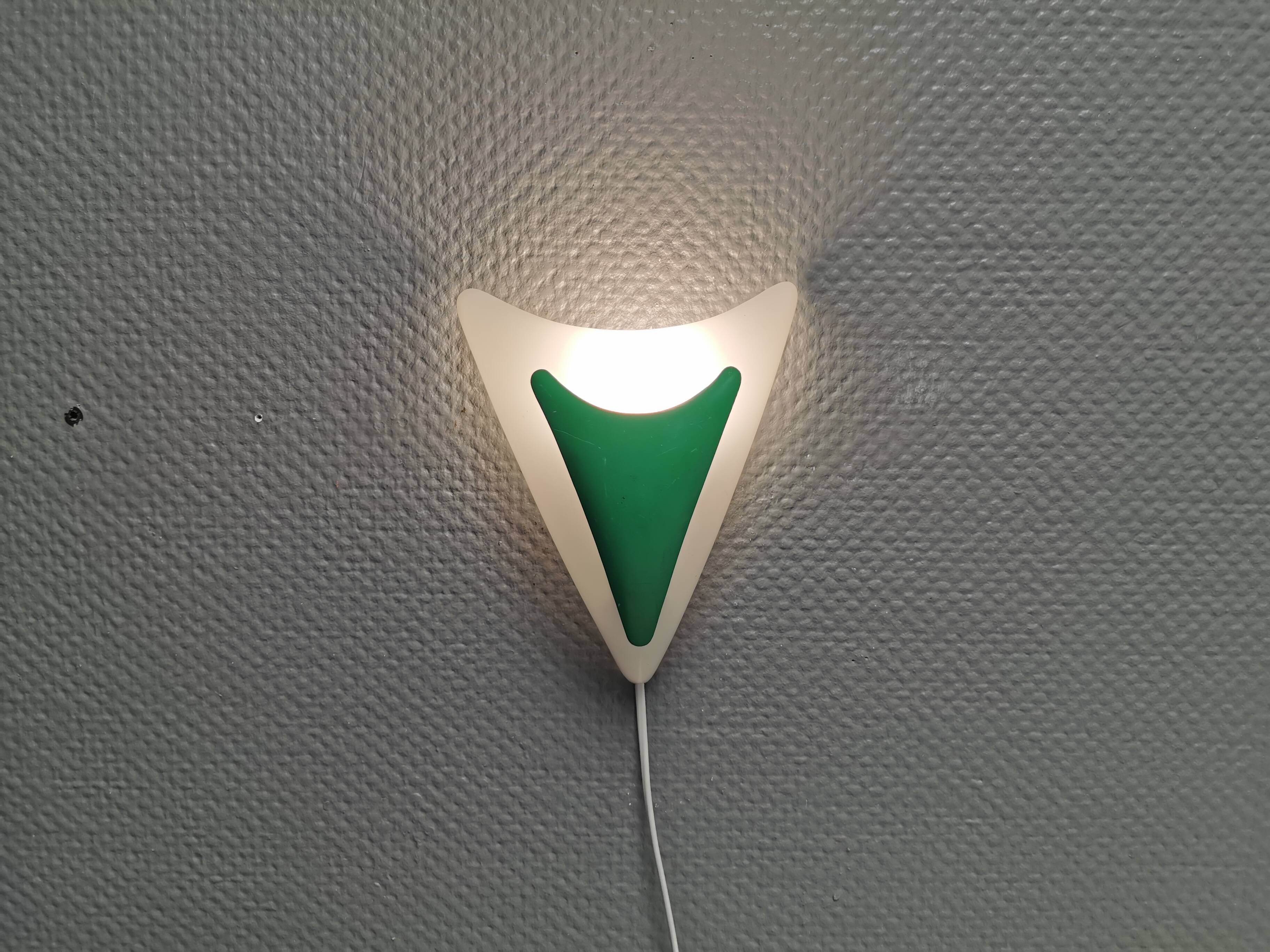 Beautiful and fun wall lamp, in hard pressed white plastic danish 1980s