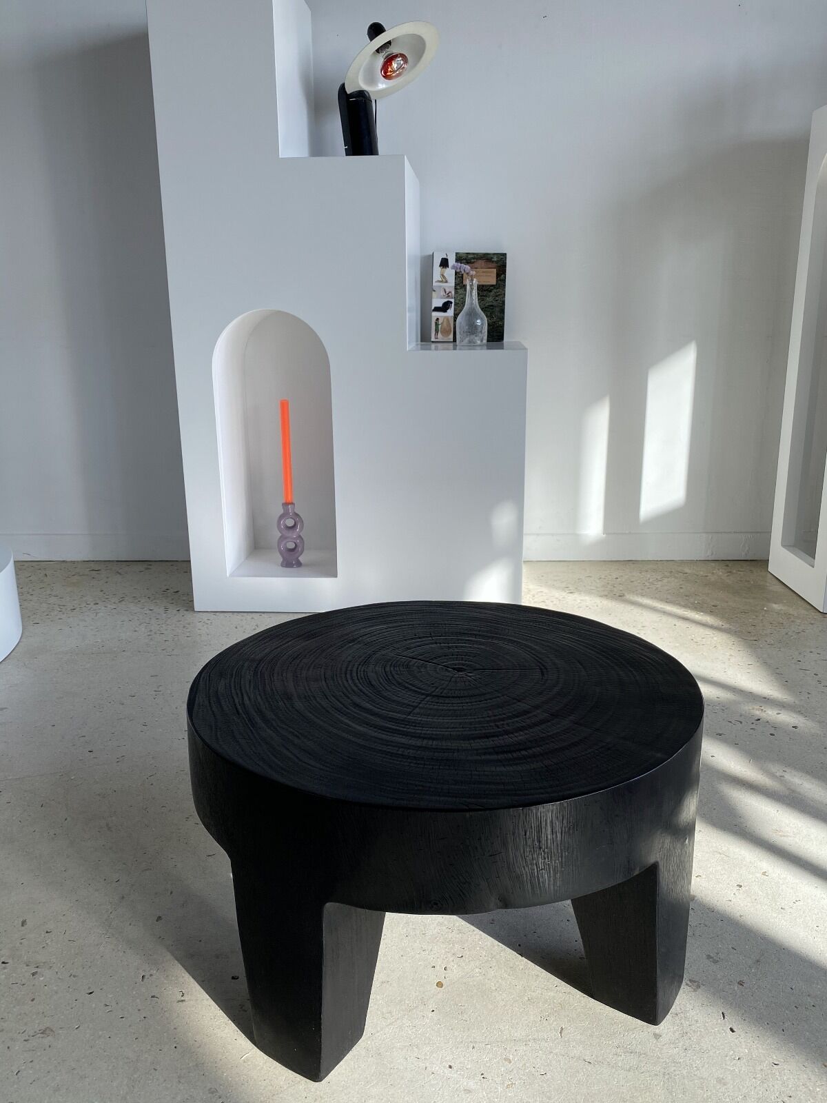 Coffee table en bois massif monoxyle noir