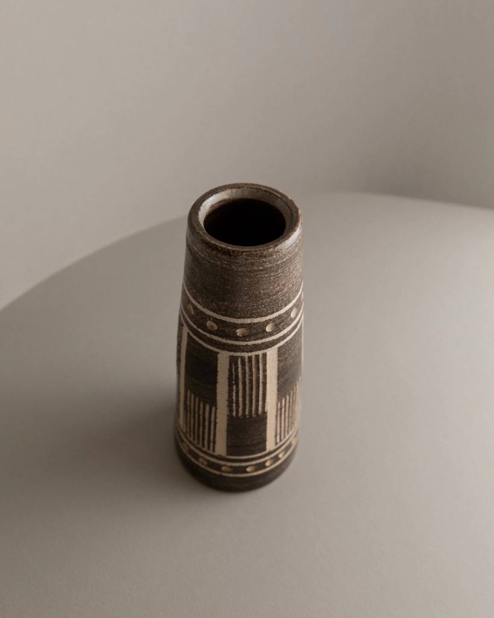 Vintage VEB Coswig GDR Ceramic Vase Marron with Beige Ritzdekor, 1970s