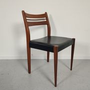 Lot of 6 vintage skai Scandinavian chairs 60s/70s