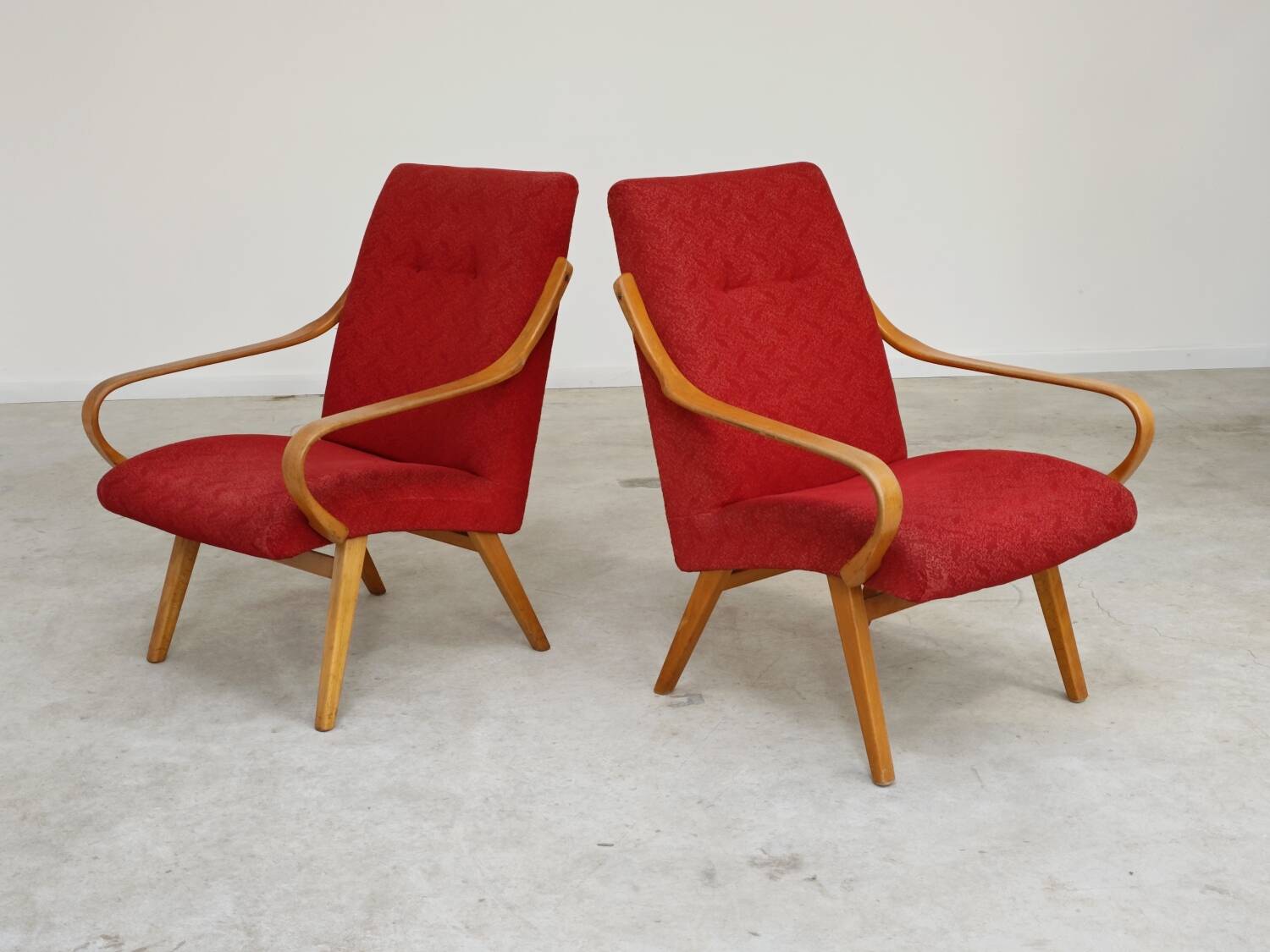 Pair of red armchairs 6953 by Jaroslav Smidek for Ton Bystrice Thonet 1960