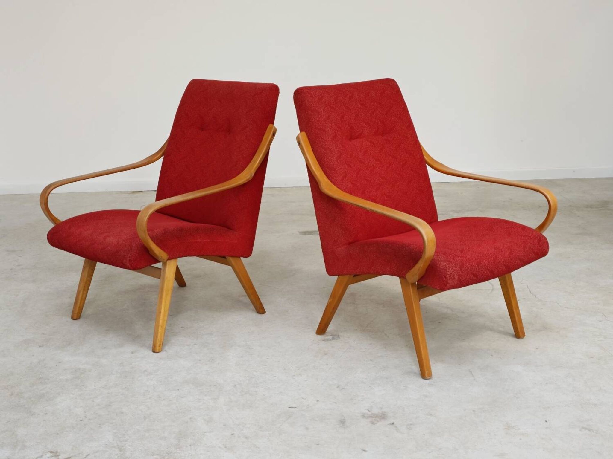 Pair of red armchairs 6953 by Jaroslav Smidek for Ton Bystrice Thonet 1960