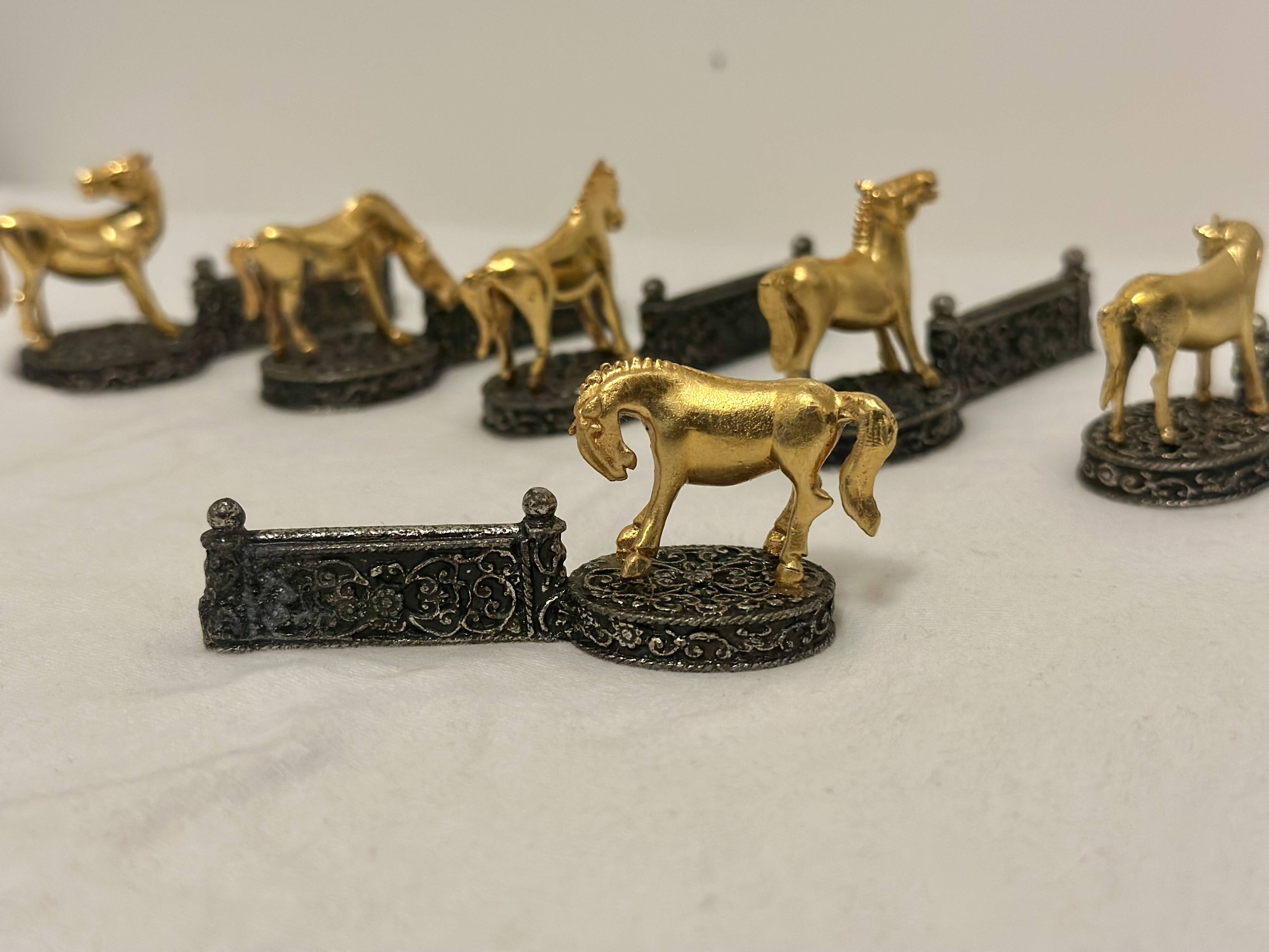 Knife holder horse show jumping