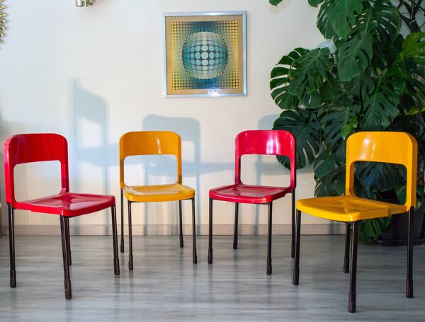 Série de 8 chaises design Pop année 1970-80