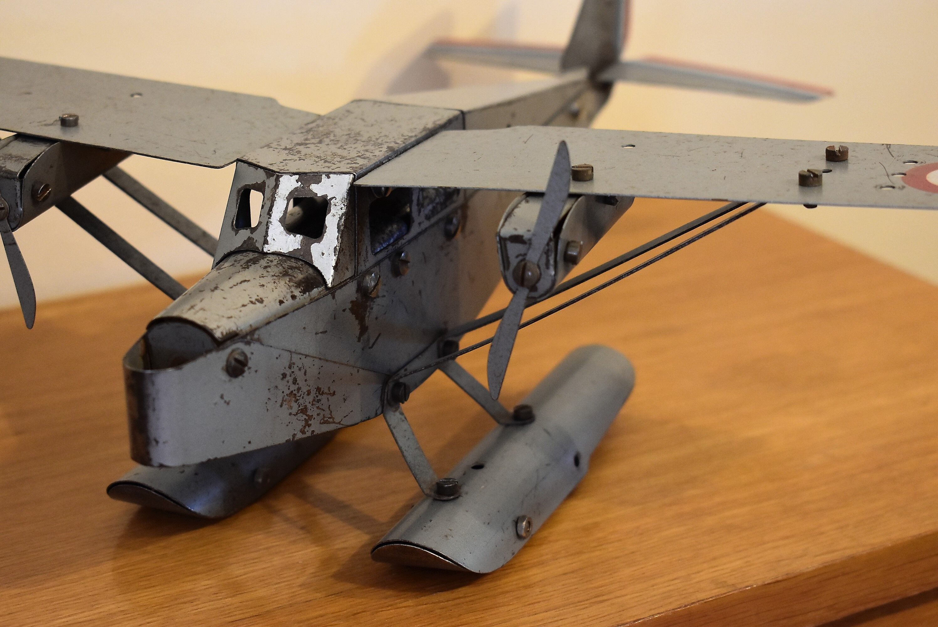 Metal mecavion circa 1950 aircraft