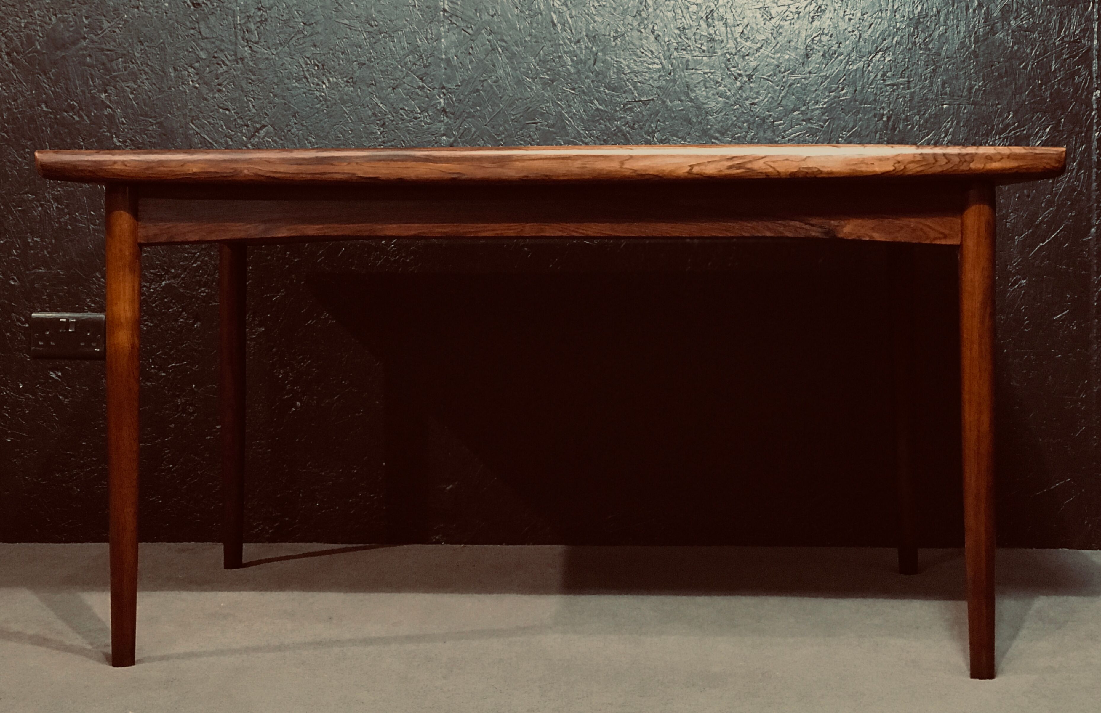 Mid-century danish rosewood extending table.