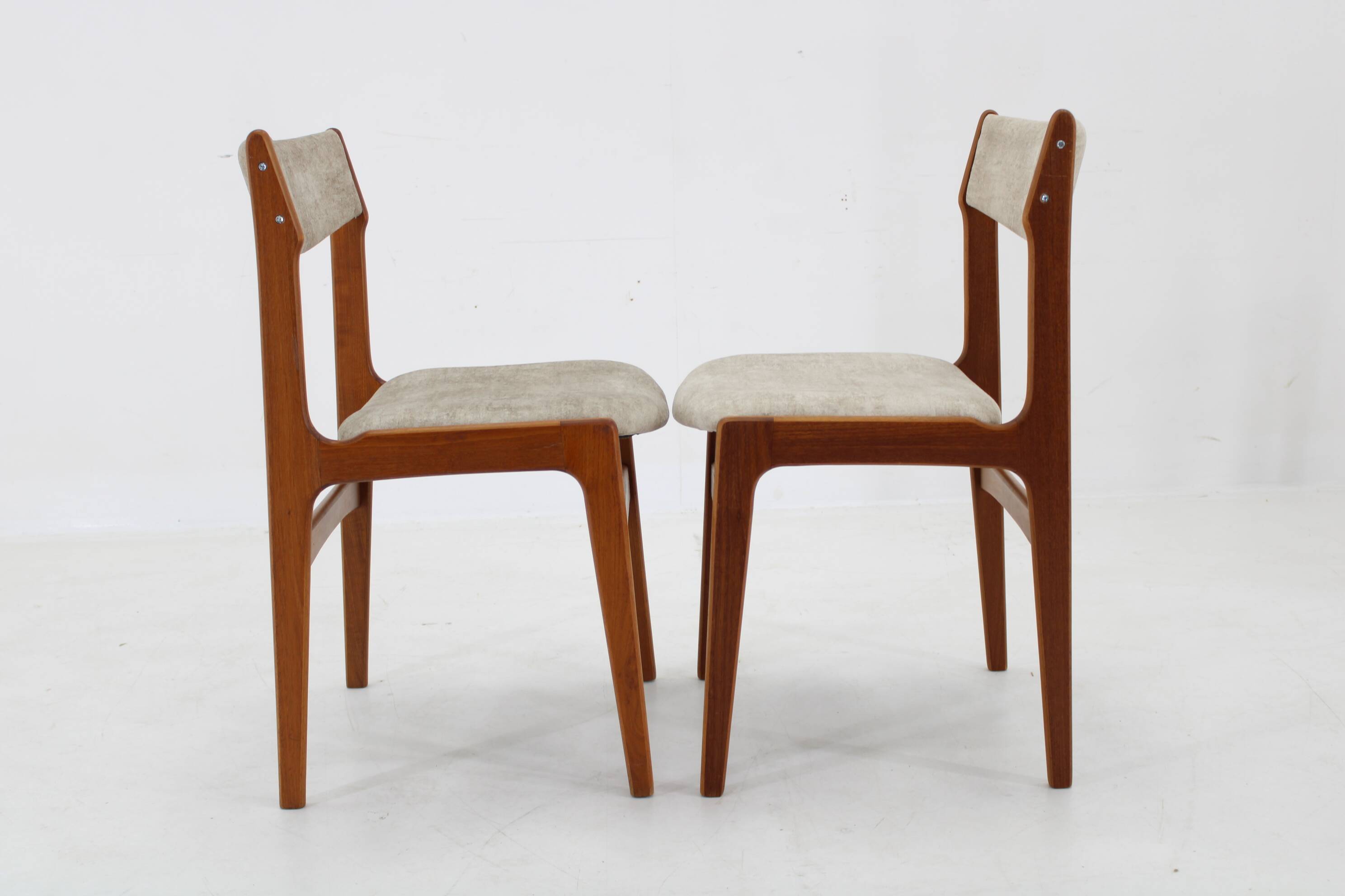 Ensemble de 4 chaises à manger danoises en teck des années 1960, restaurées