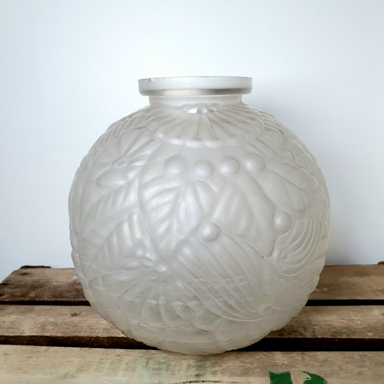 Art Deco vase floral decoration