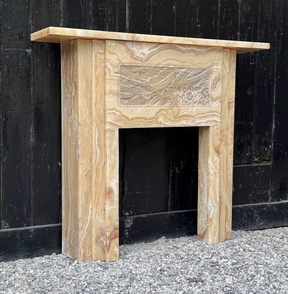 Cheminee Artdeco en onyx beige vers 1920